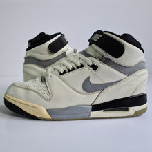 Load image into Gallery viewer, Nike Air Revolution VNTG QS UK10 Korreckt