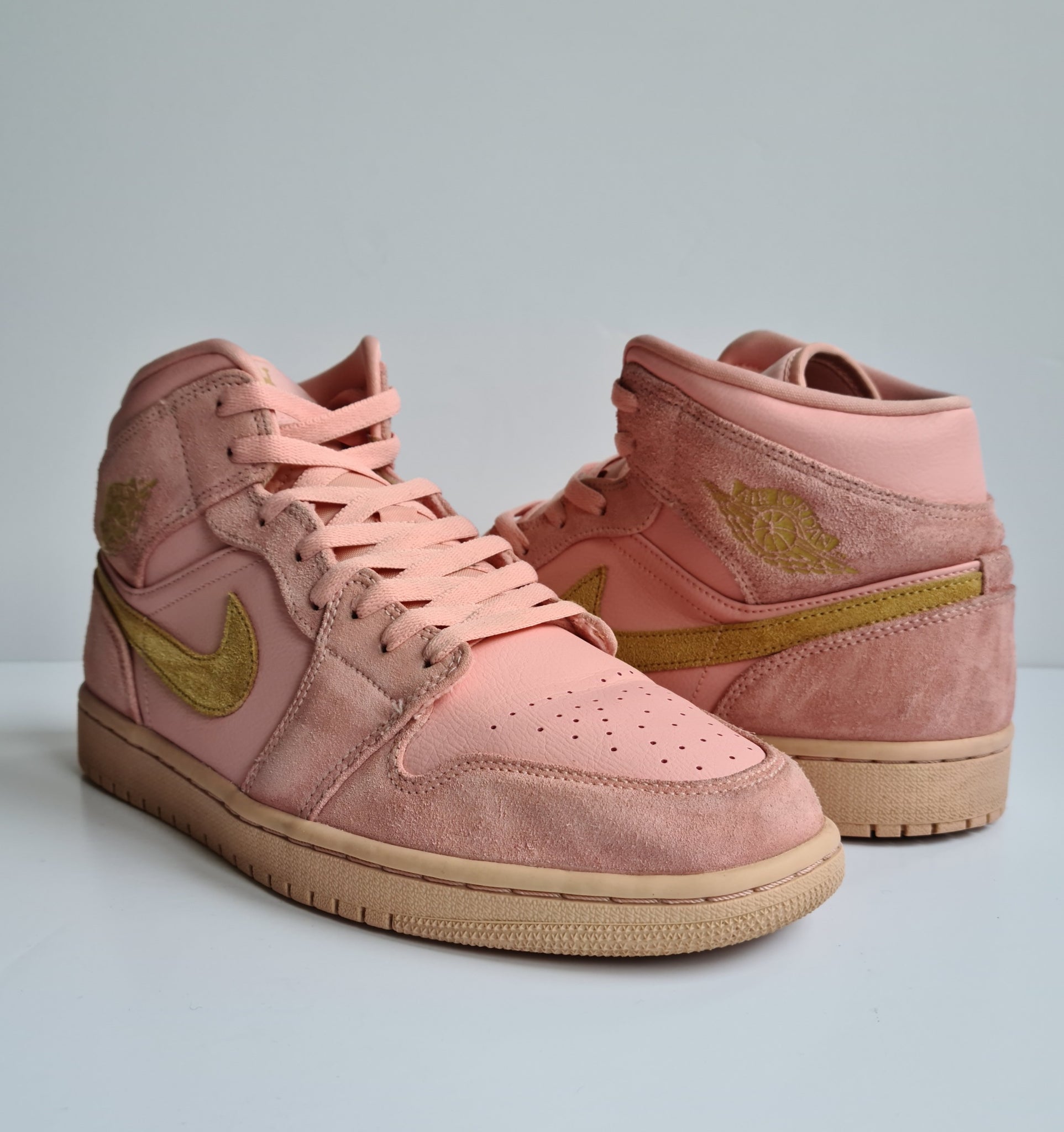 Jordan 1 mid coral gold Clearance