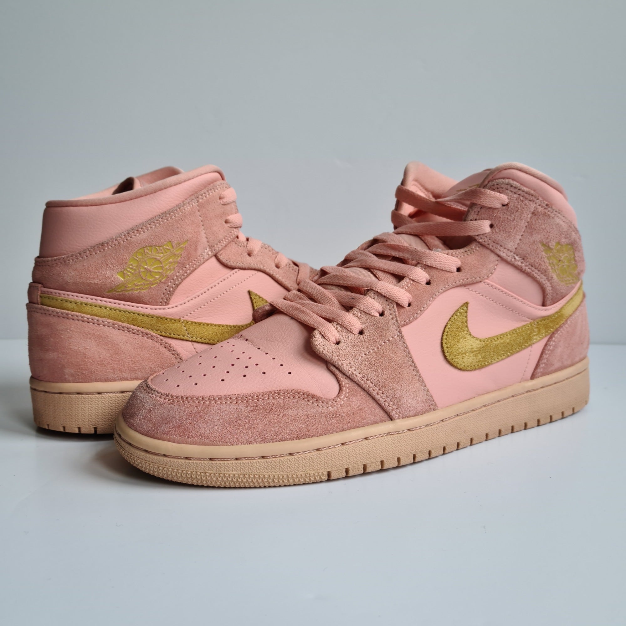 Jordan 1 mid coral gold Clearance