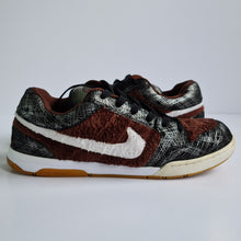 Load image into Gallery viewer, Nike Air Mogan Premium 6.0 UK10 Korreckt

