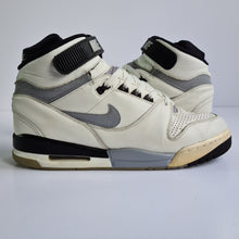 Load image into Gallery viewer, Nike Air Revolution VNTG QS UK10 Korreckt

