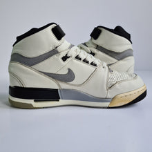 Load image into Gallery viewer, Nike Air Revolution VNTG QS UK10 Korreckt
