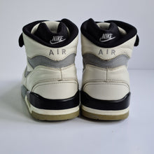 Load image into Gallery viewer, Nike Air Revolution VNTG QS UK10 Korreckt
